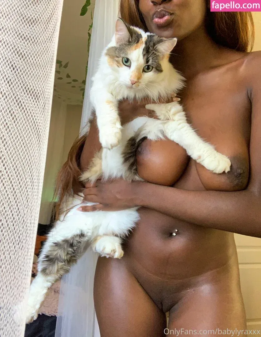 babylyraxxx Onlyfans Photo Gallery 