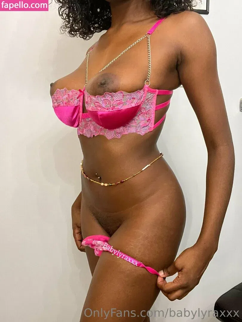 babylyraxxx Onlyfans Photo Gallery 