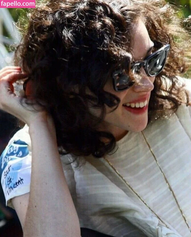 St Vincent Onlyfans Photo Gallery 