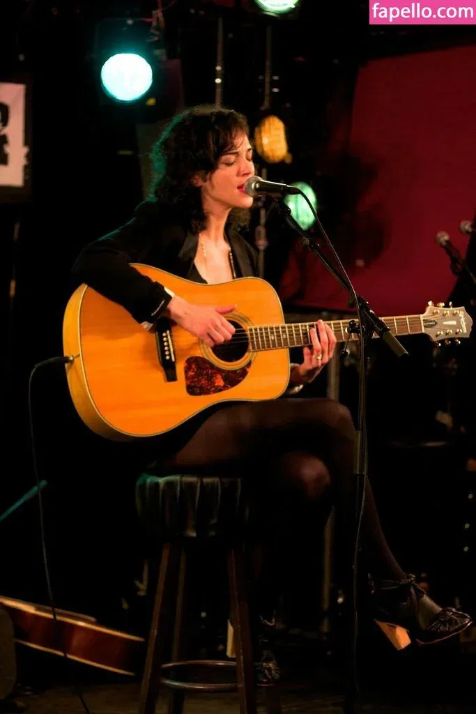 St Vincent Onlyfans Photo Gallery 