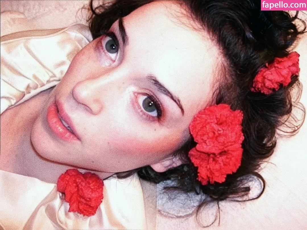 St Vincent Onlyfans Photo Gallery 