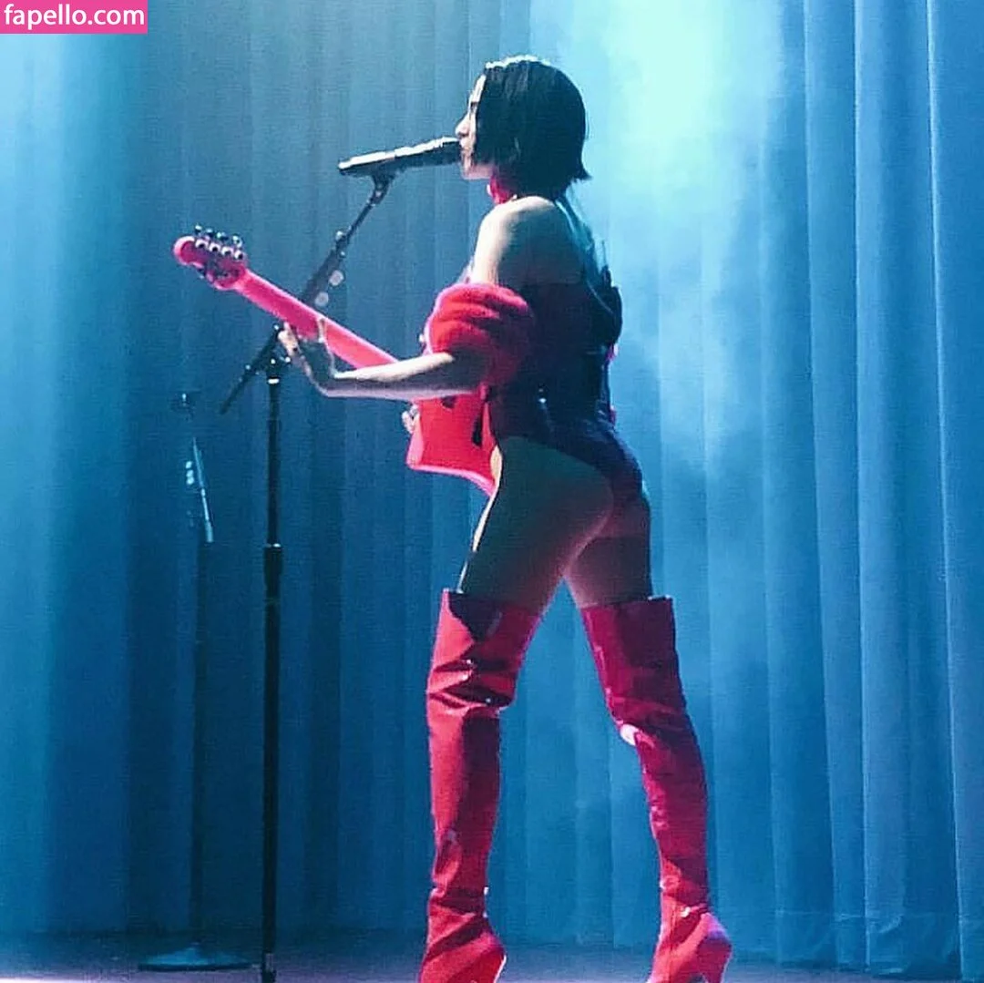 St Vincent Onlyfans Photo Gallery 