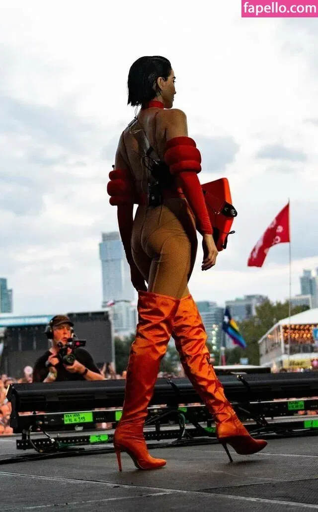 St Vincent Onlyfans Photo Gallery 