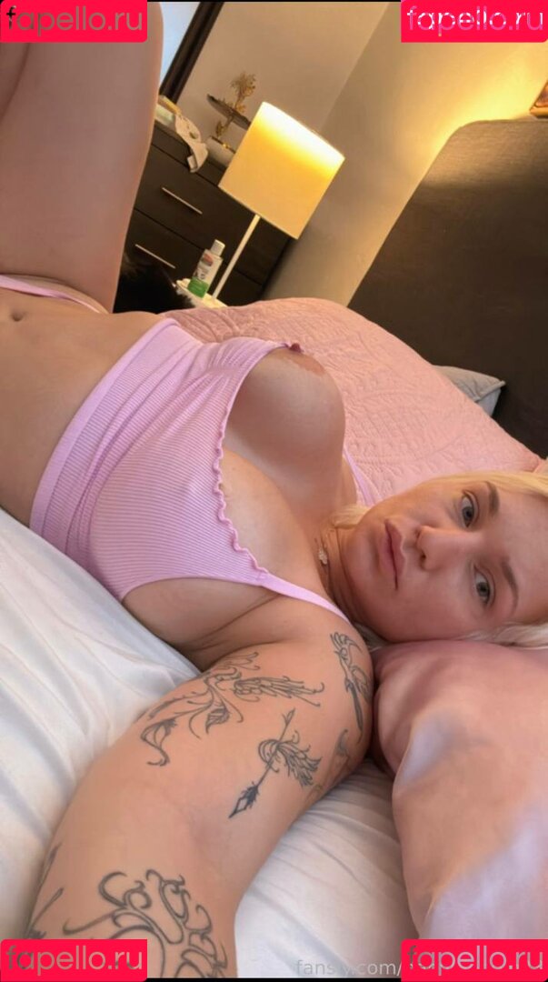 Zoie Burgher Onlyfans Photo Gallery 