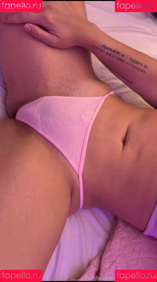 Zoie Burgher Onlyfans Photo Gallery 