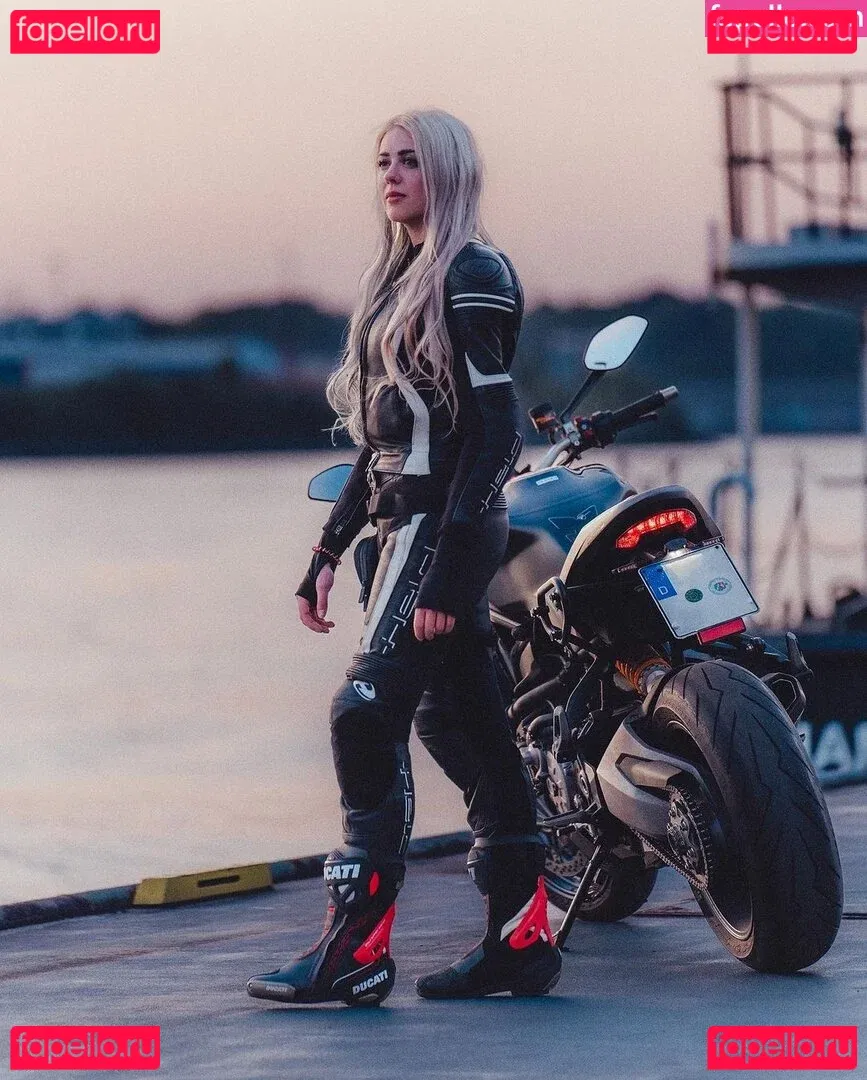 Farbenfuchs Onlyfans Photo Gallery 