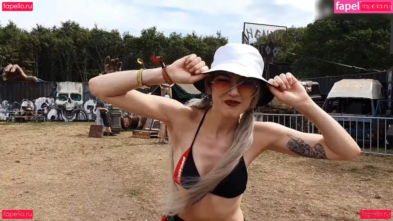 Farbenfuchs Onlyfans Photo Gallery 