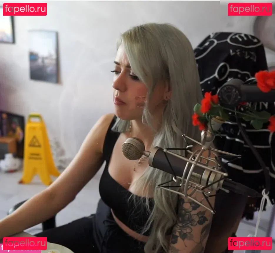 Farbenfuchs Onlyfans Photo Gallery 