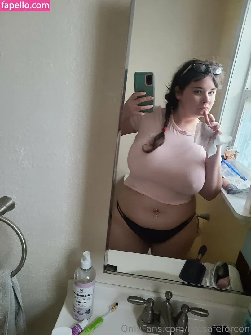 notsafeforcon Onlyfans Photo Gallery 