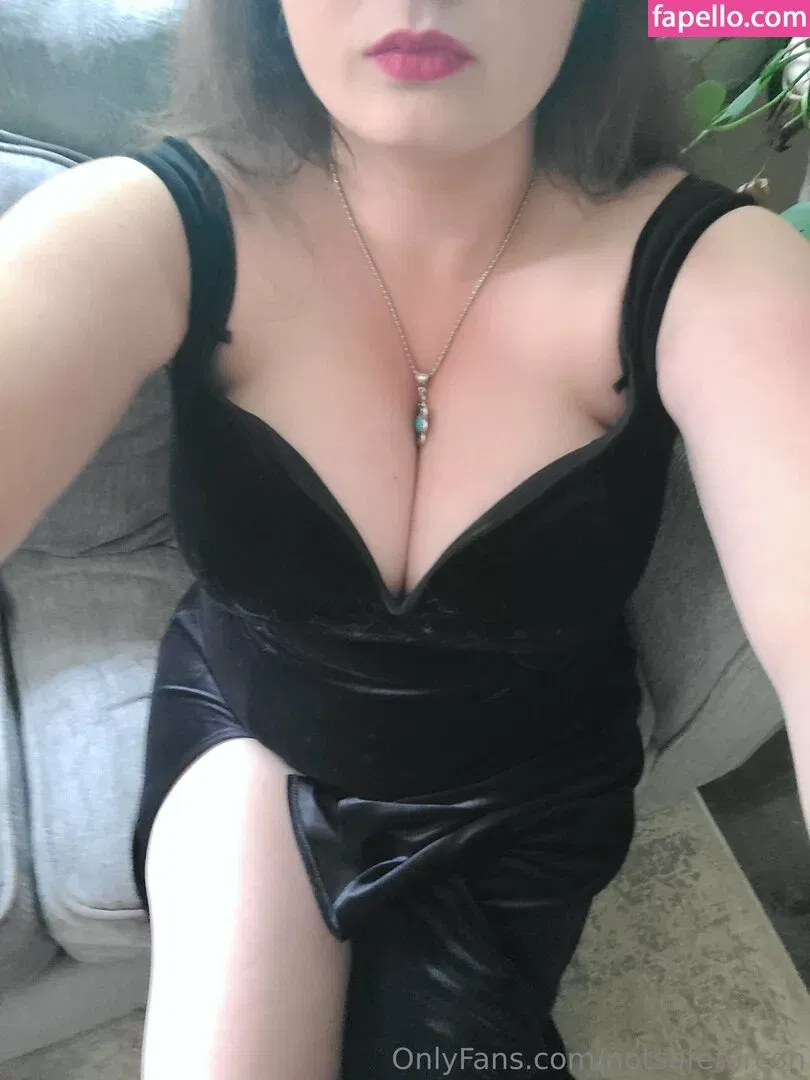 notsafeforcon Onlyfans Photo Gallery 