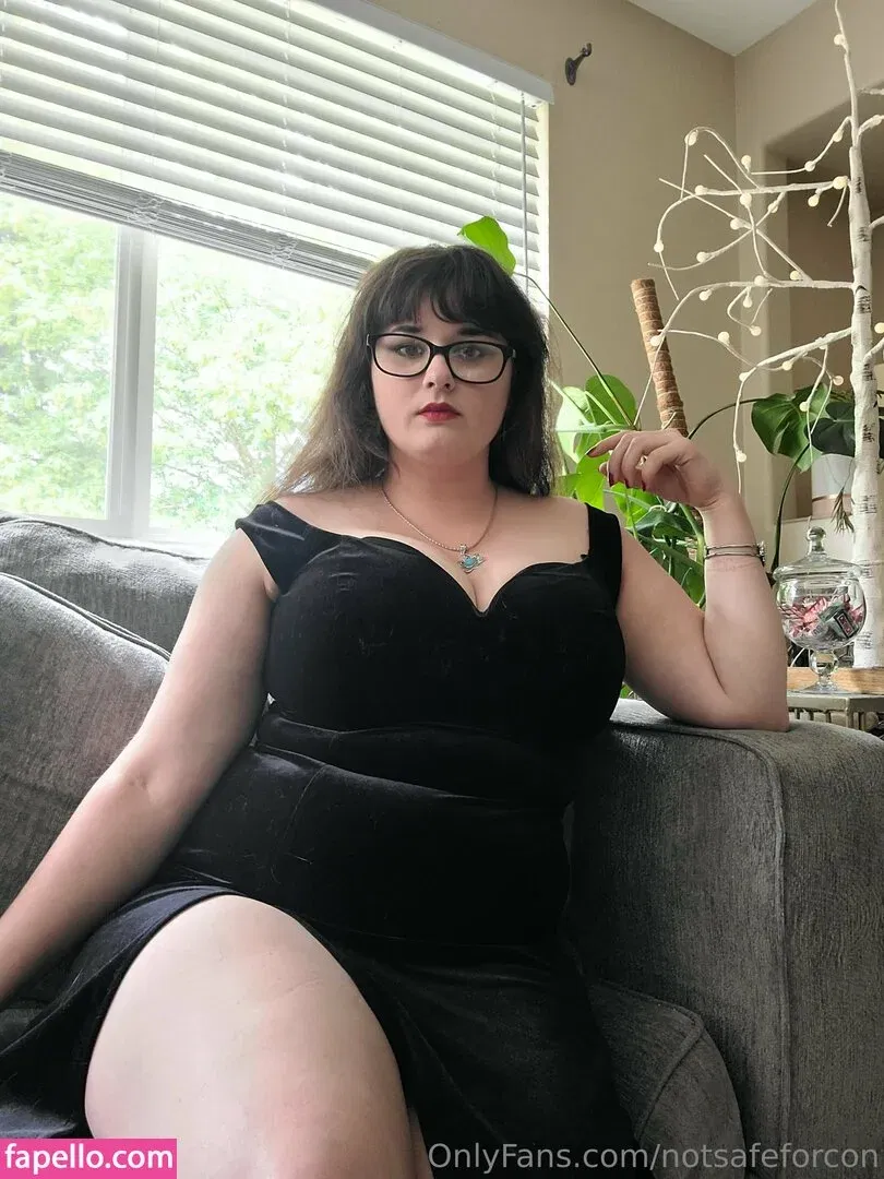 notsafeforcon Onlyfans Photo Gallery 