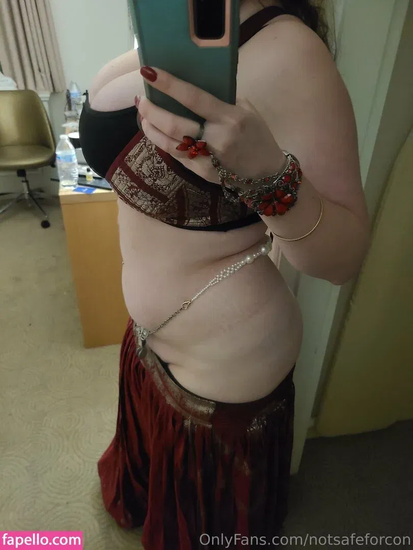 notsafeforcon Onlyfans Photo Gallery 