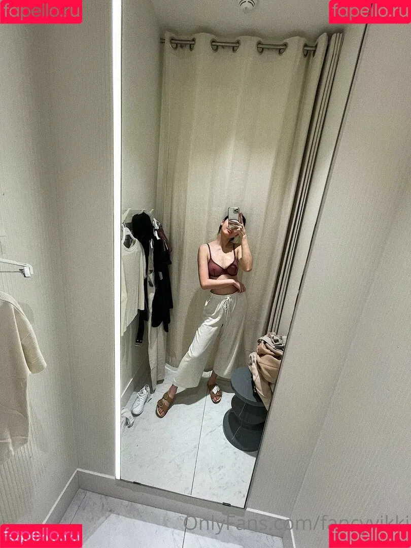 FancyVikki Onlyfans Photo Gallery 