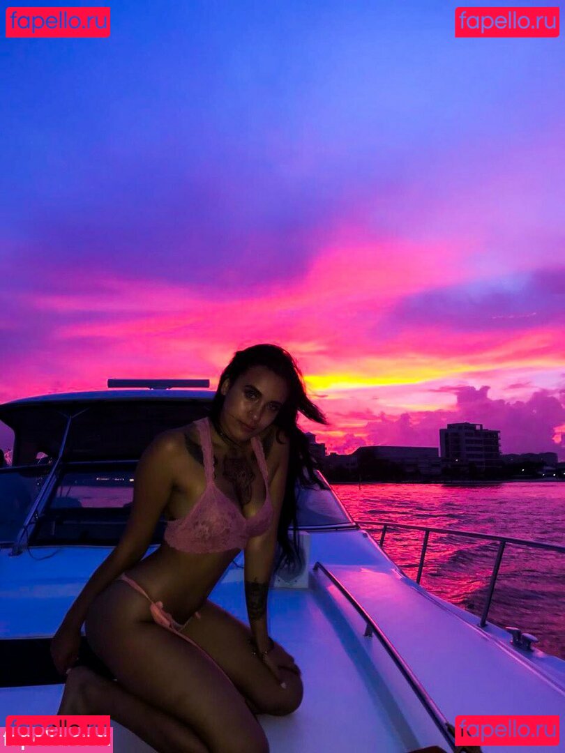Laura Zarate Nude Onlyfans Photo 11
