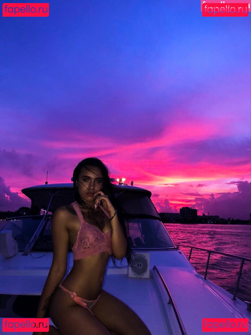 Laura Zarate Nude Onlyfans Photo 5