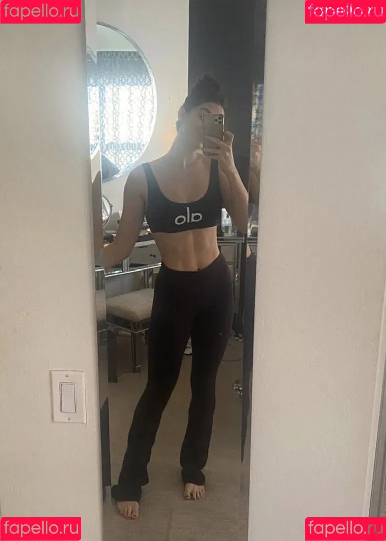 Kira Kosarin Onlyfans Photo Gallery 