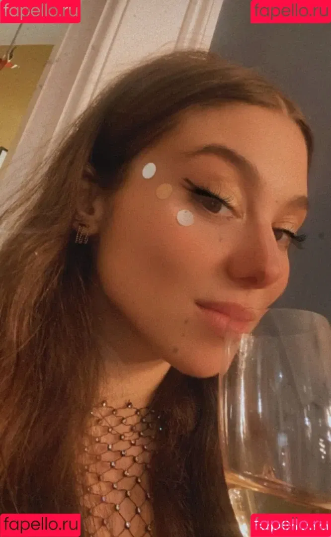 Kira Kosarin Onlyfans Photo Gallery 