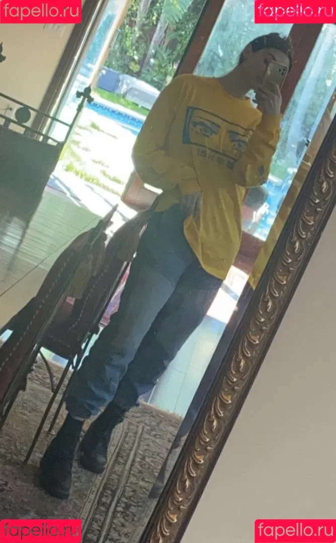 Kira Kosarin Onlyfans Photo Gallery 