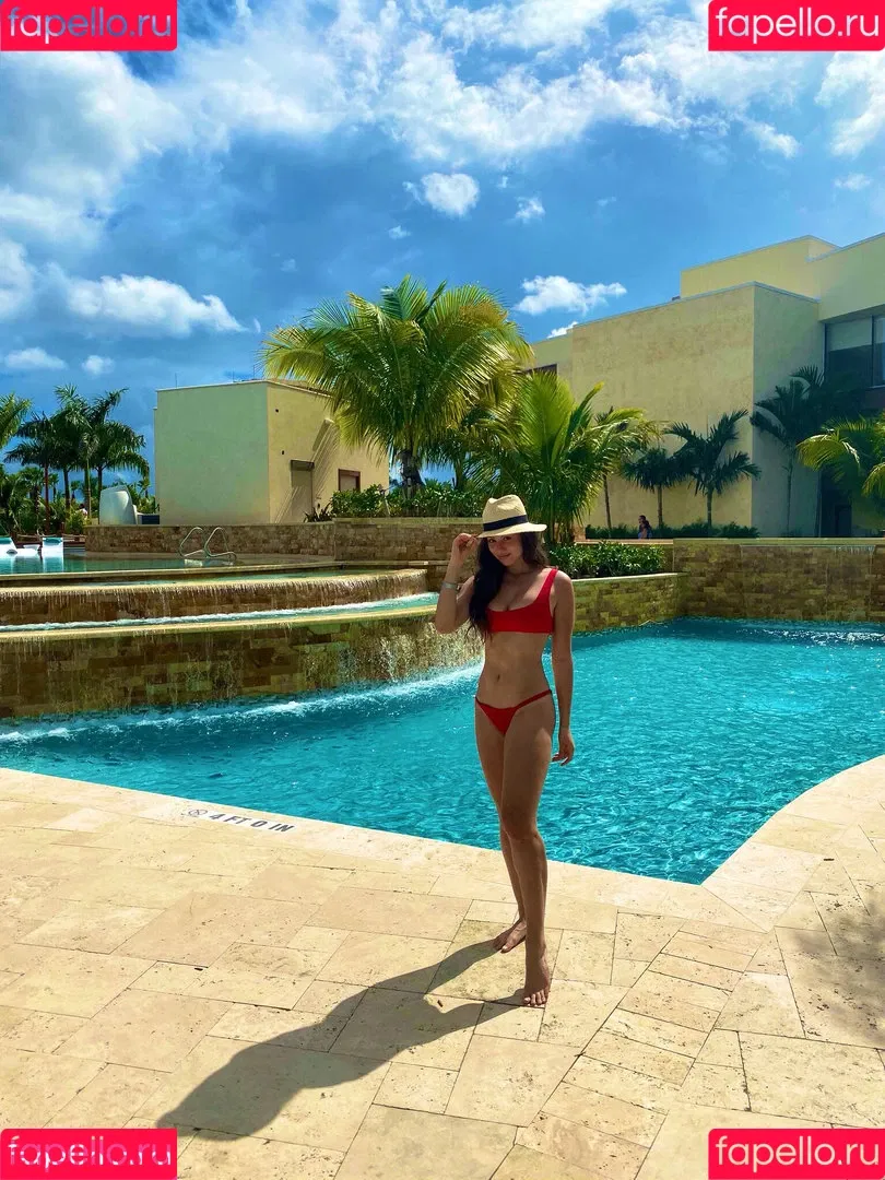 Kira Kosarin Onlyfans Photo Gallery 