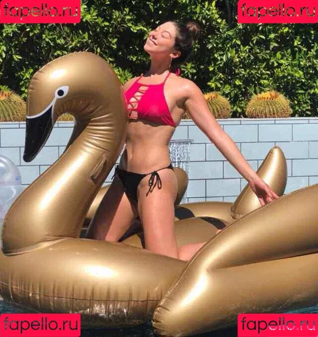 Kira Kosarin Onlyfans Photo Gallery 