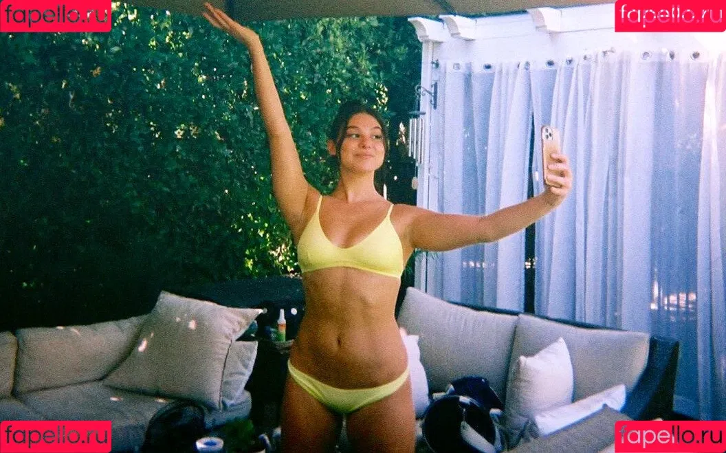 Kira Kosarin Onlyfans Photo Gallery 