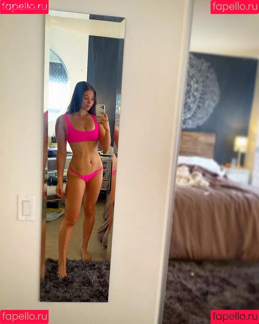 Kira Kosarin Onlyfans Photo Gallery 