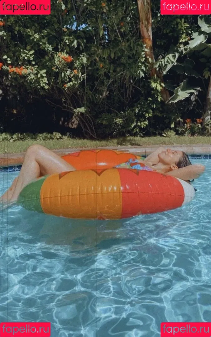 Kira Kosarin Onlyfans Photo Gallery 