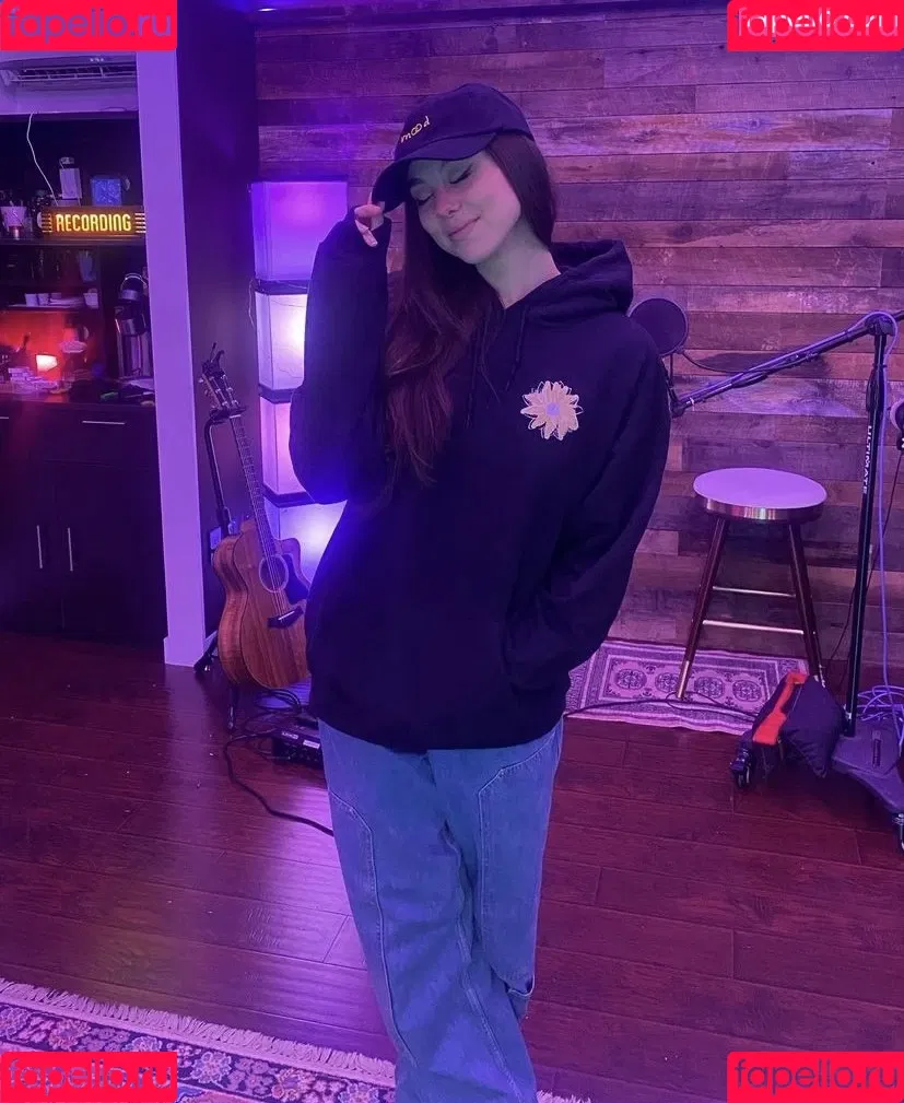 Kira Kosarin Onlyfans Photo Gallery 