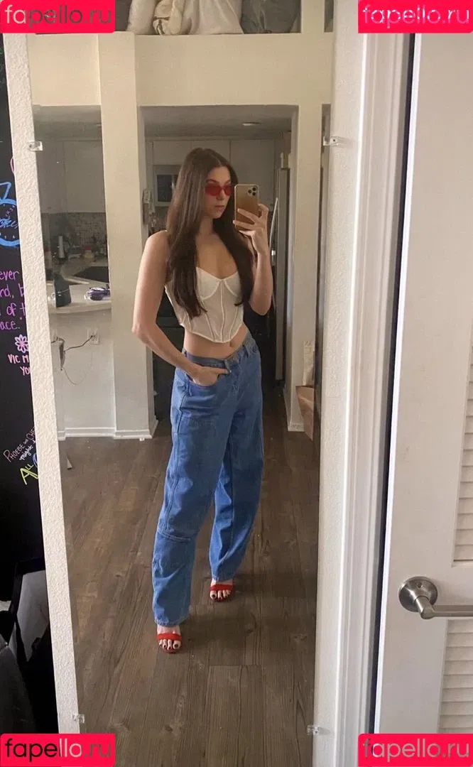 Kira Kosarin Onlyfans Photo Gallery 