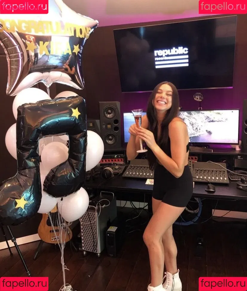 Kira Kosarin Onlyfans Photo Gallery 