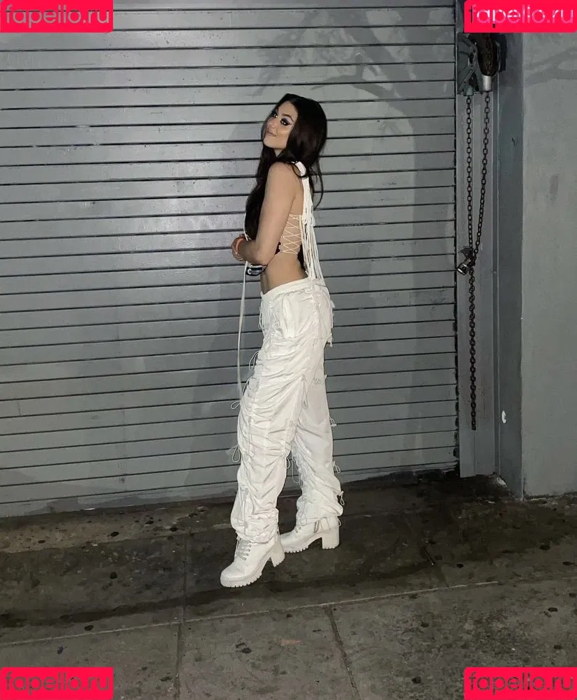 Kira Kosarin Onlyfans Photo Gallery 