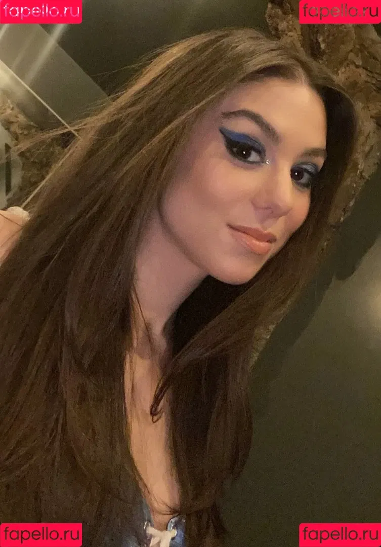 Kira Kosarin Onlyfans Photo Gallery 