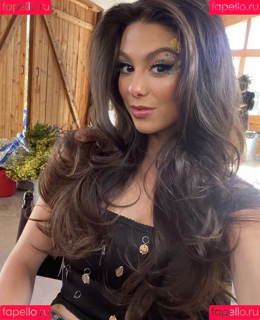 Kira Kosarin Onlyfans Photo Gallery 