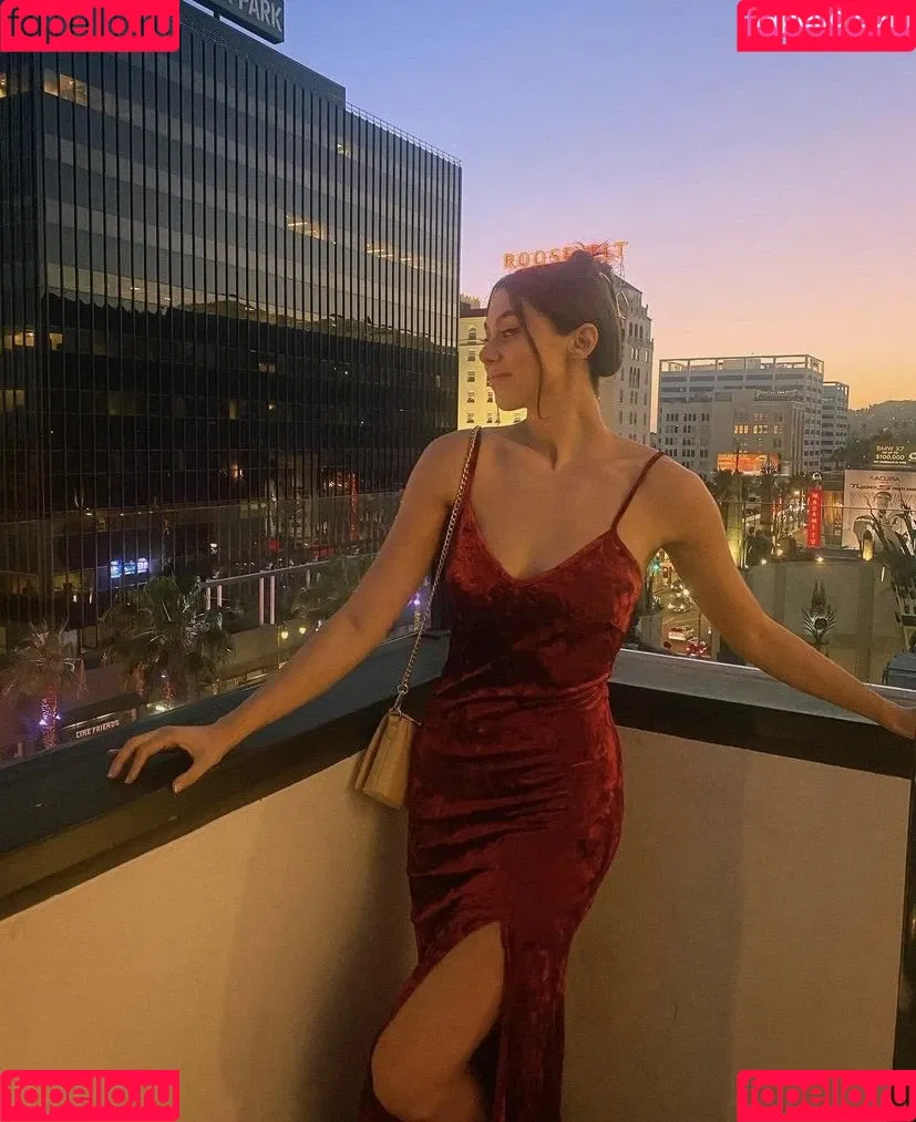 Kira Kosarin Onlyfans Photo Gallery 