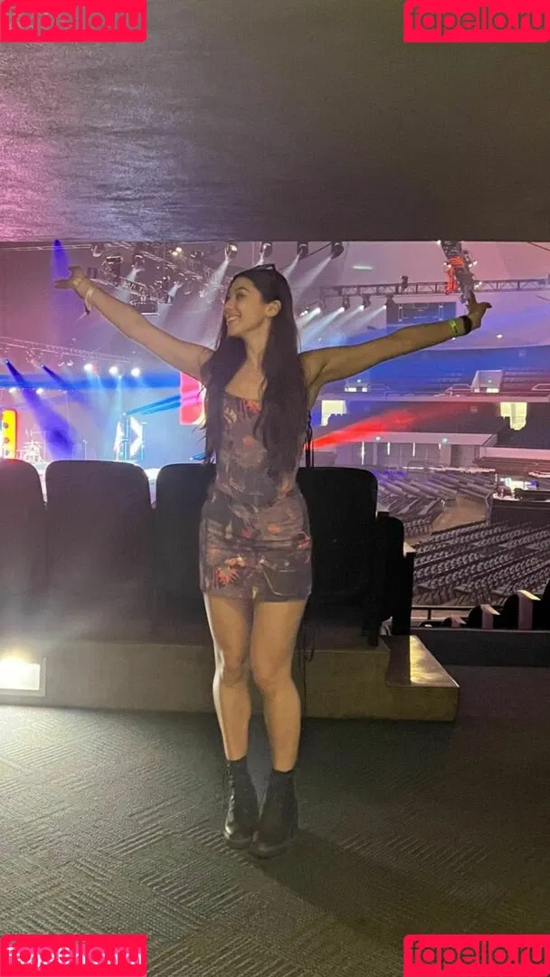 Kira Kosarin Onlyfans Photo Gallery 