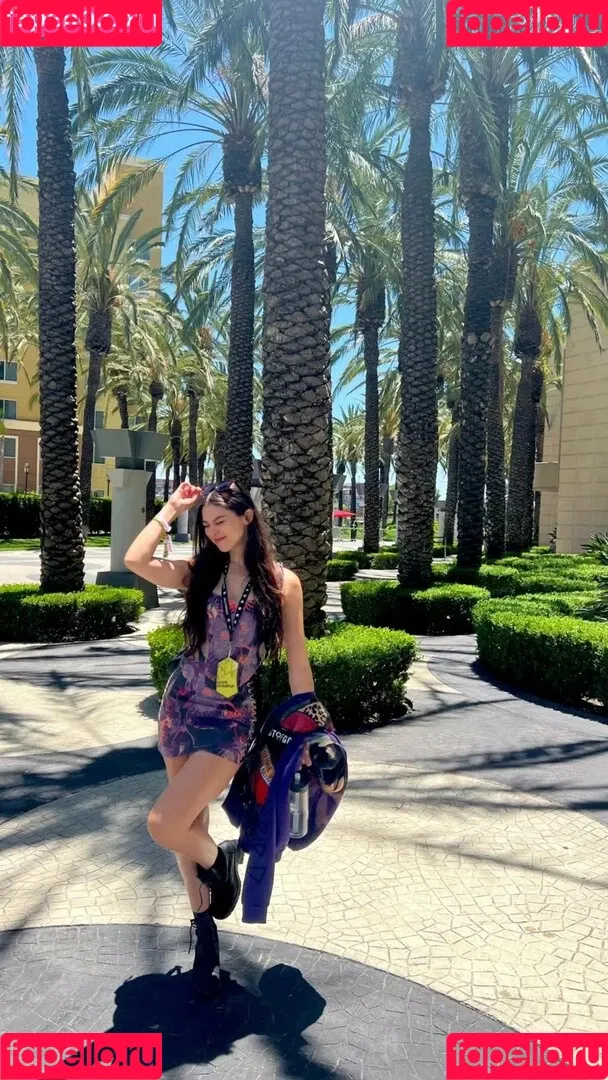 Kira Kosarin Onlyfans Photo Gallery 