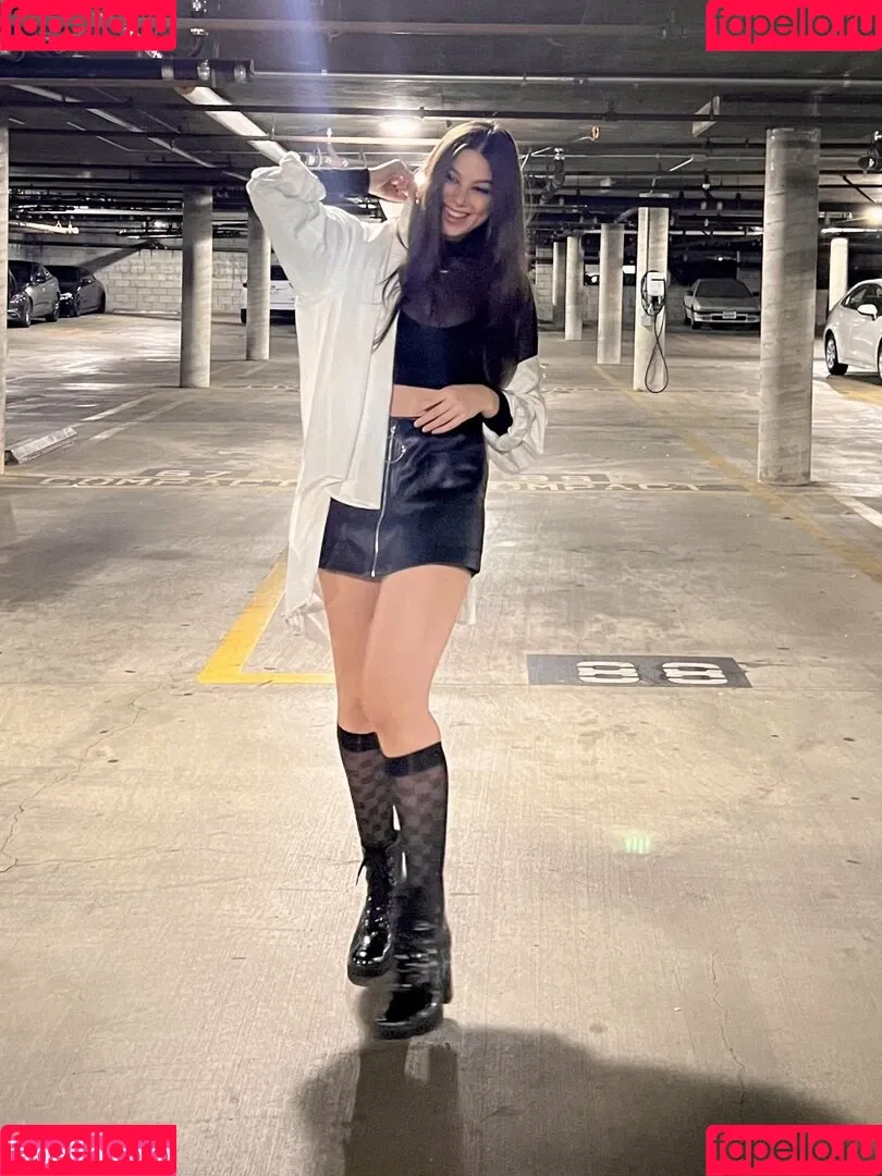Kira Kosarin Onlyfans Photo Gallery 