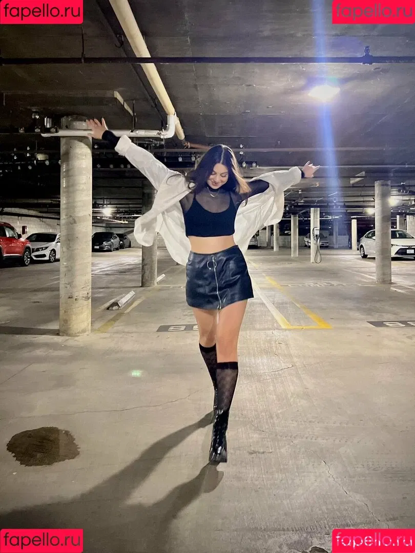 Kira Kosarin Onlyfans Photo Gallery 