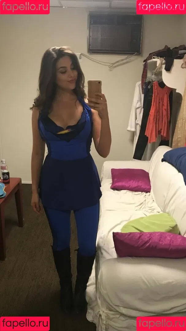 Kira Kosarin Onlyfans Photo Gallery 