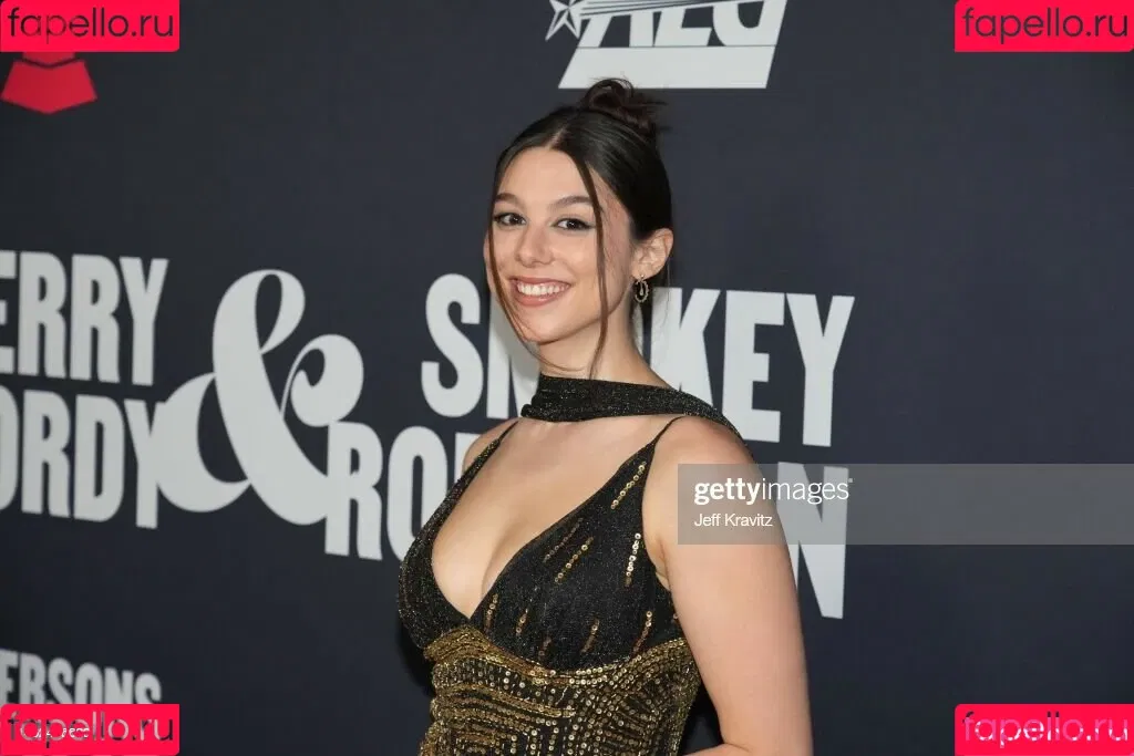 Kira Kosarin Onlyfans Photo Gallery 