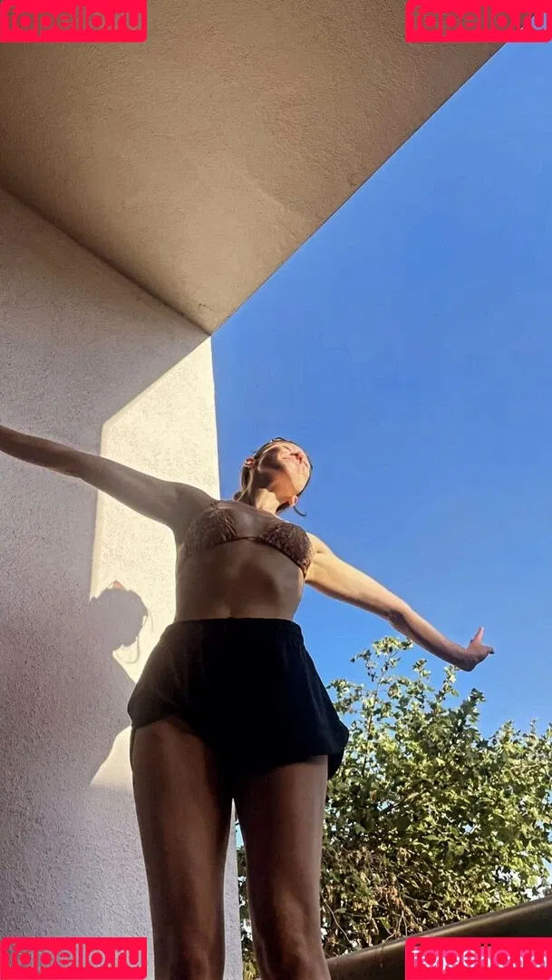 Kira Kosarin Onlyfans Photo Gallery 