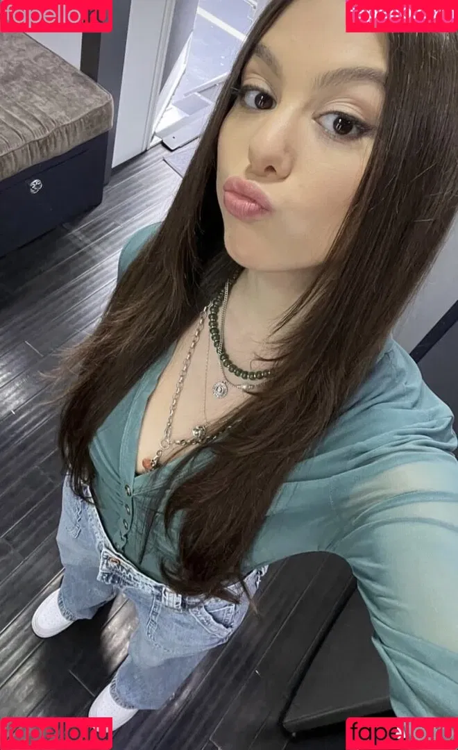 Kira Kosarin Onlyfans Photo Gallery 