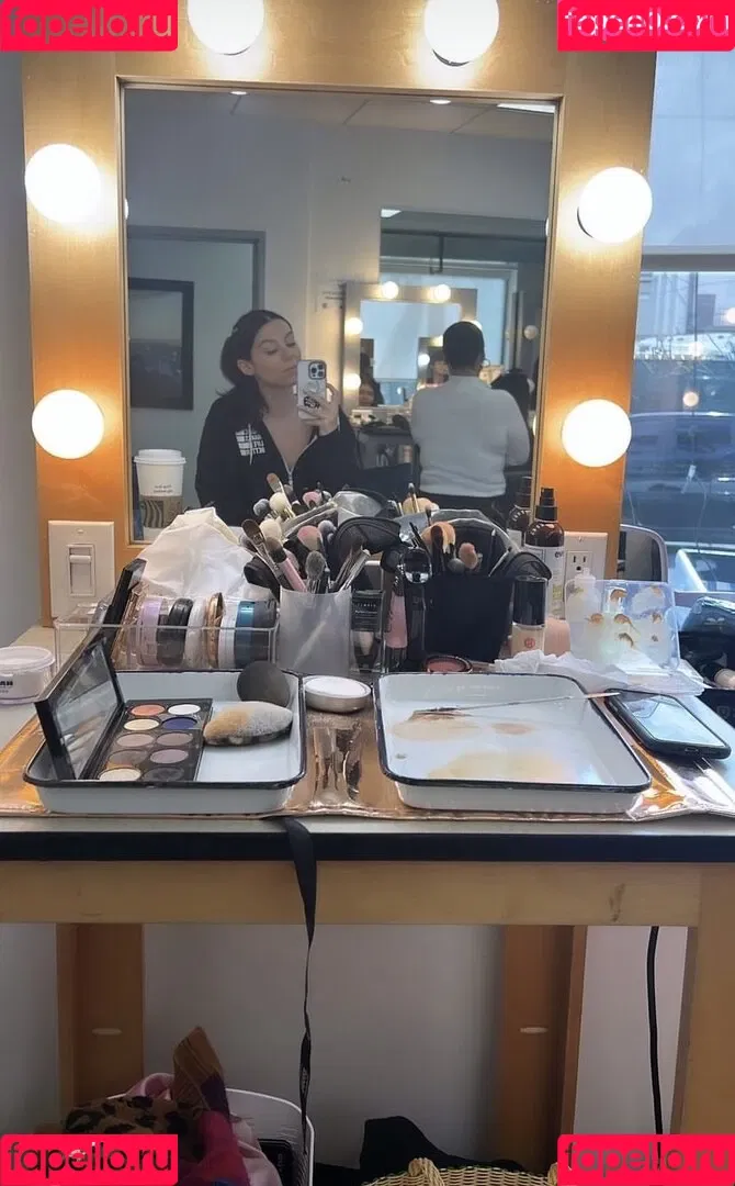 Kira Kosarin Onlyfans Photo Gallery 