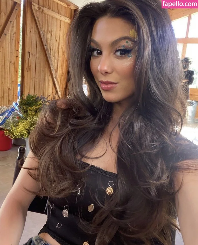 Kira Kosarin Onlyfans Photo Gallery 