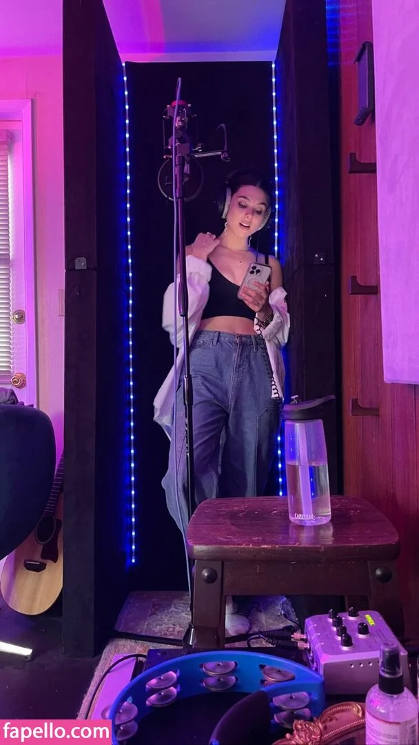 Kira Kosarin Onlyfans Photo Gallery 