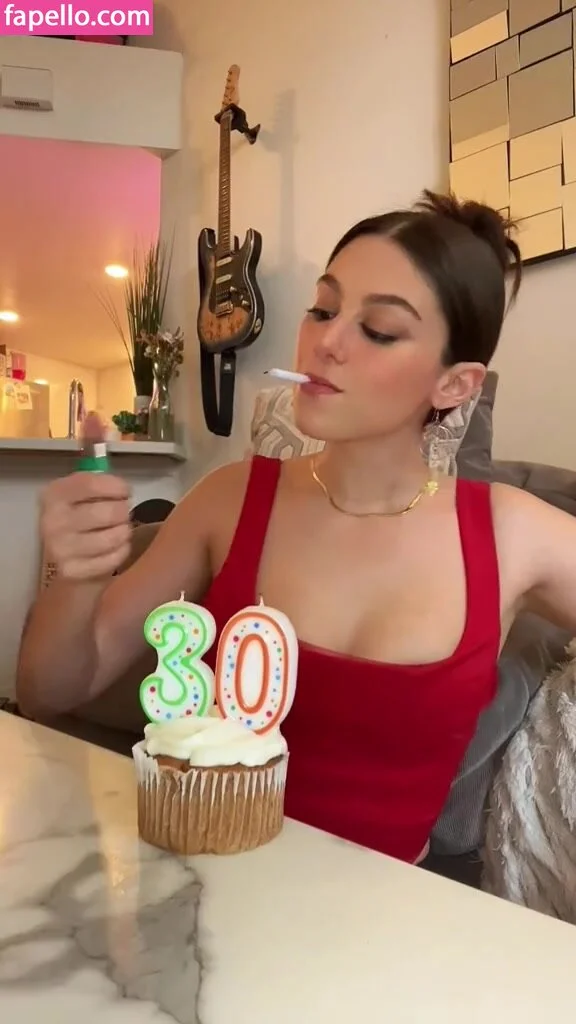Kira Kosarin Onlyfans Photo Gallery 