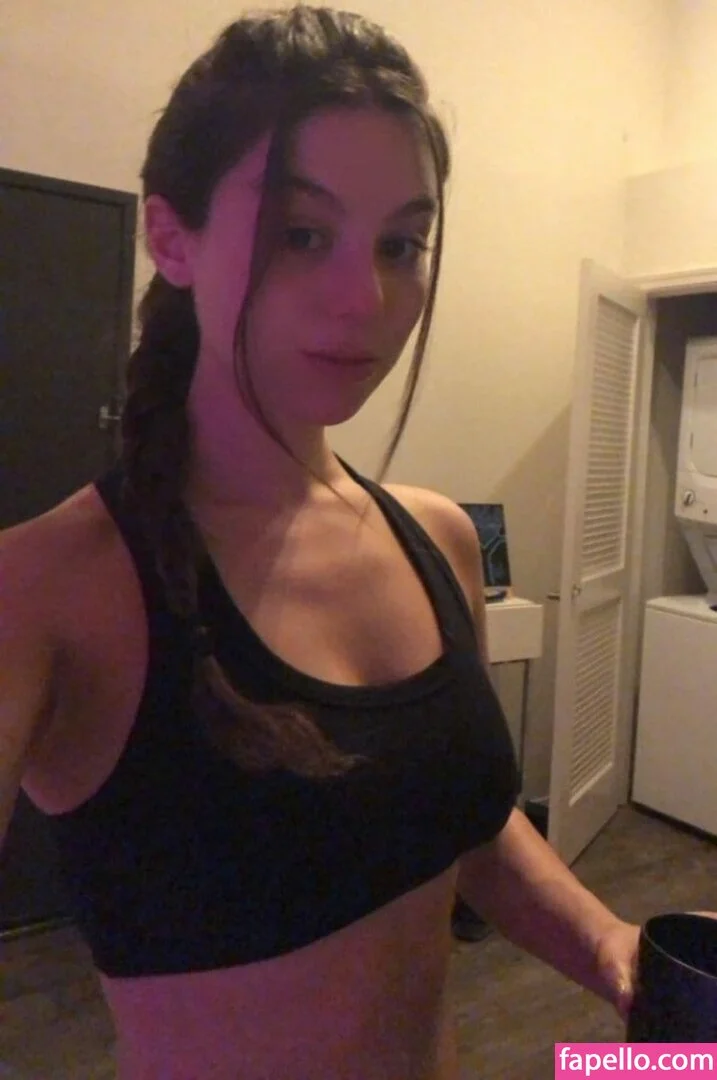 Kira Kosarin Onlyfans Photo Gallery 