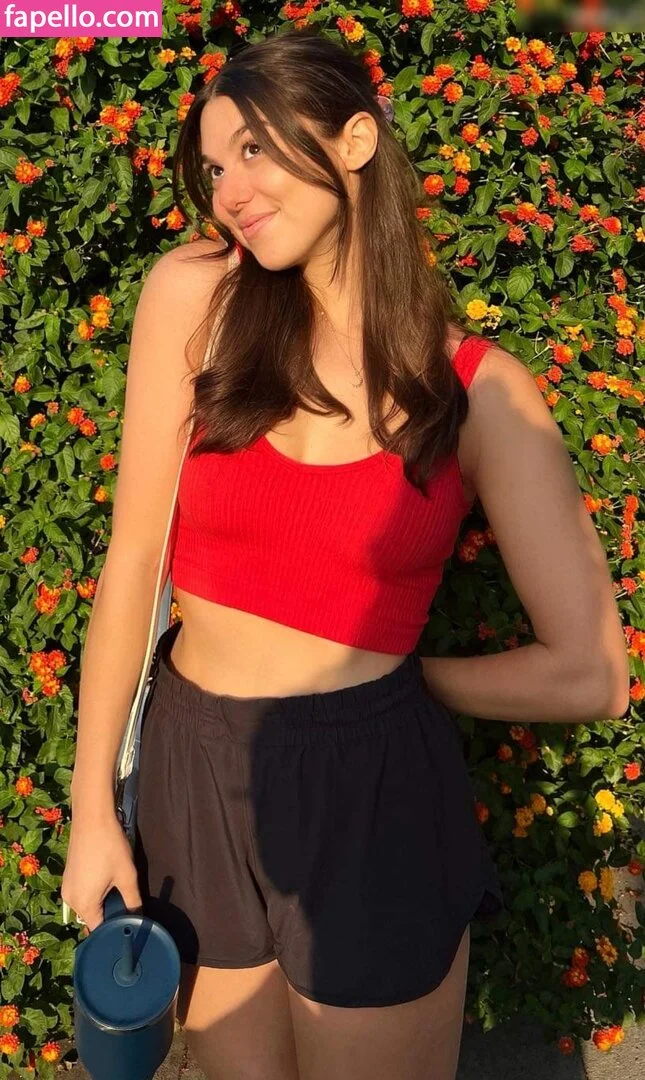 Kira Kosarin Onlyfans Photo Gallery 
