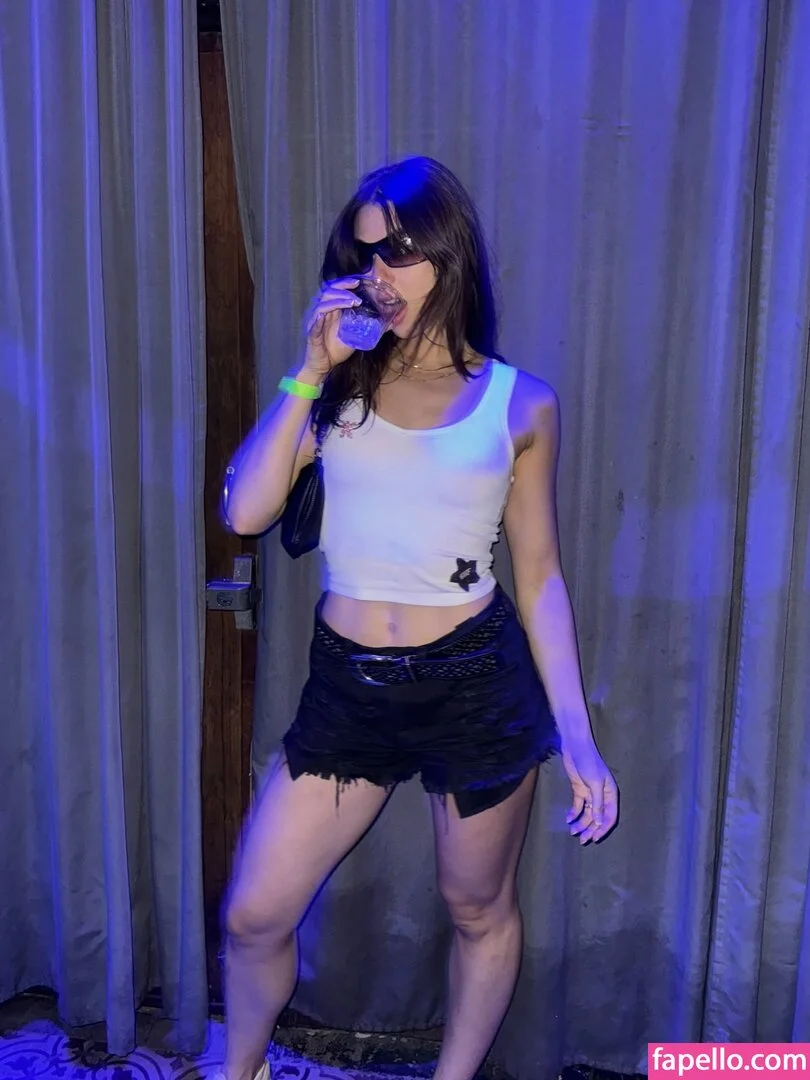 Kira Kosarin Onlyfans Photo Gallery 