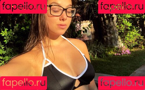 Kira Kosarin Onlyfans Photo Gallery 